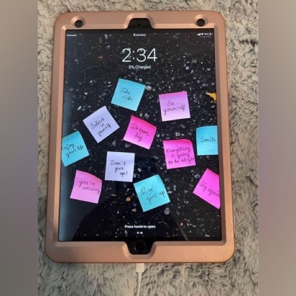 iPad Pro 10.5 64gb - Picture 2 of 5